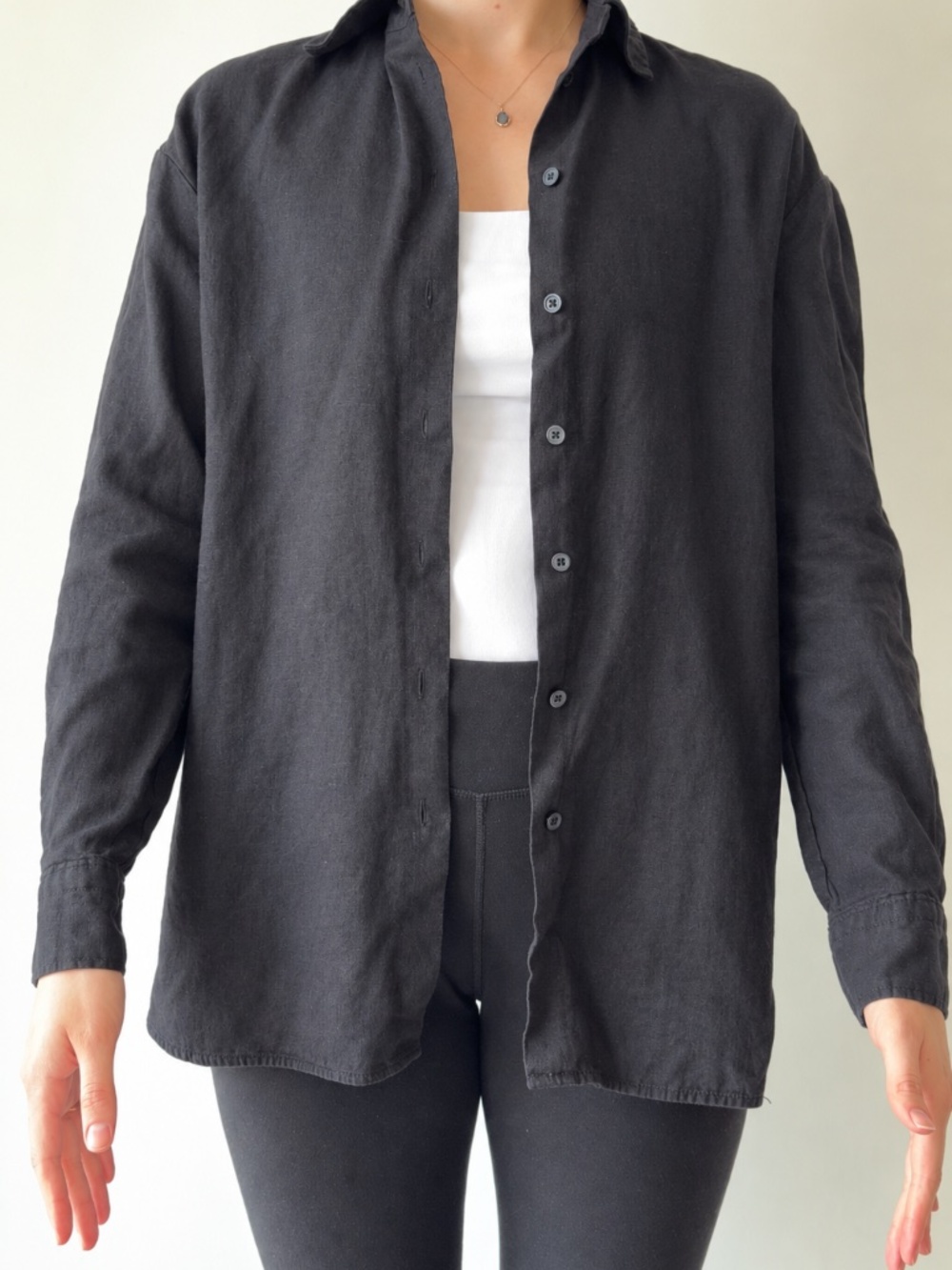 Everlane The Boyfriend Shirt in Linen, Black, Size XS
